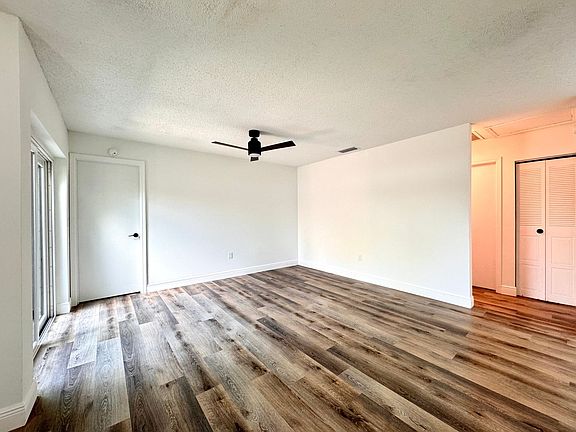 5th image of 406 Hunter Cir