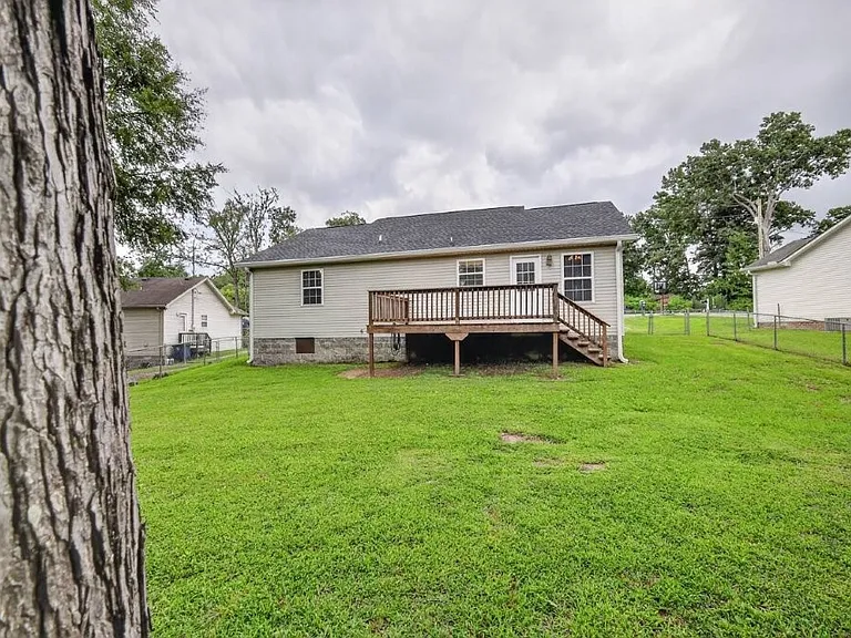 108 Roberts Dr — Photo 26