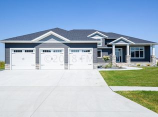 1026 Hickory Ln, West Fargo, ND 58078