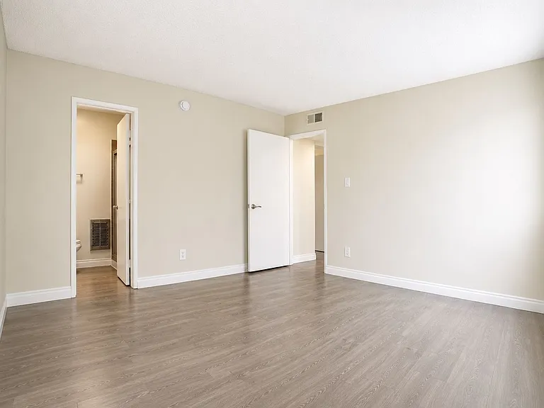 18100 Roscoe Blvd Northridge, CA 91325 — Photo 27