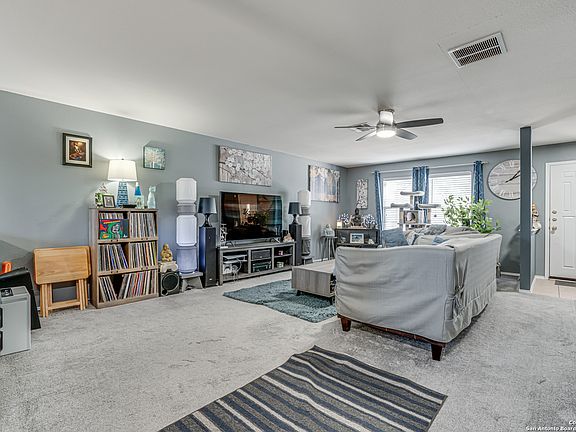4th image of 244 Willow Bluff