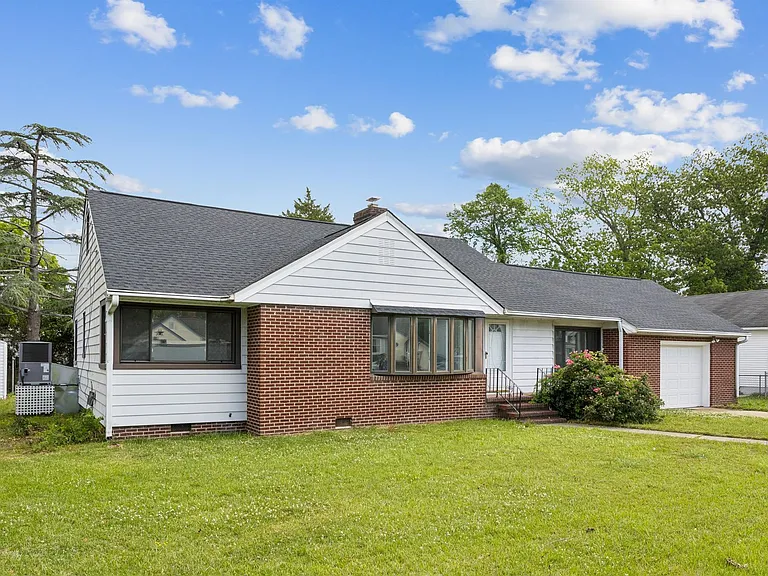 19 Magnolia Pl — Photo 2