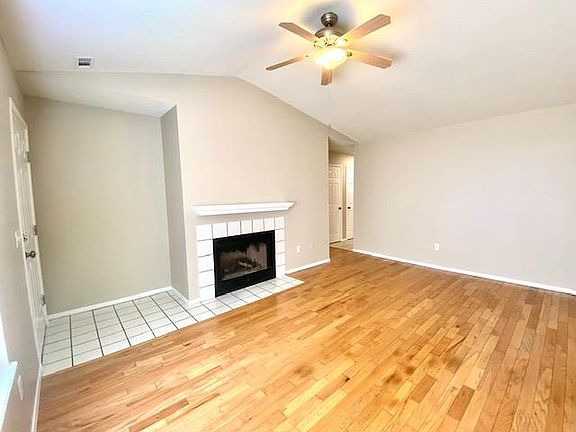 2nd image of 213 SE 16th St