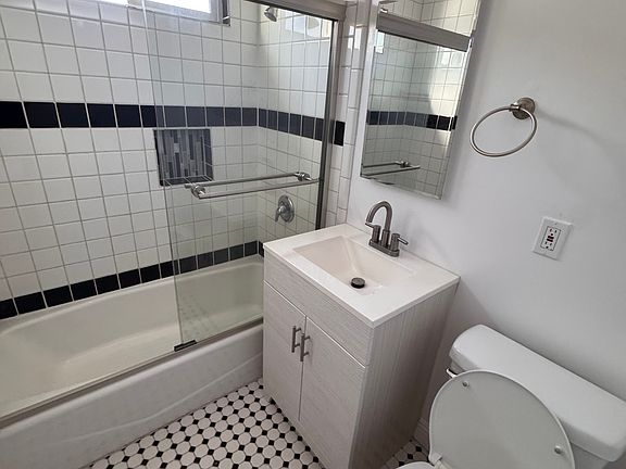 3rd image of 70 Glendora Ave APT 13