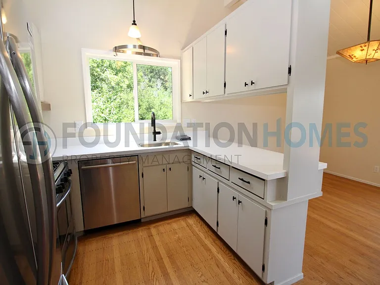 140 Redwood Rd — Photo 13