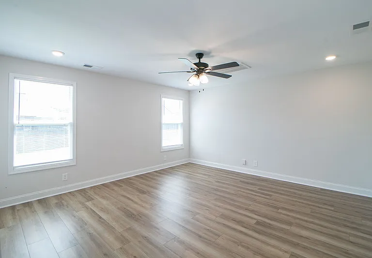 433 Pomeroy Dr — Photo 2