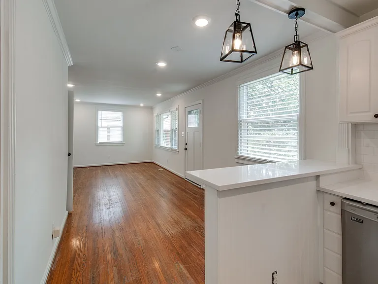 1006 S Douglas Ave — Photo 9