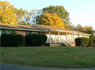 525 Indian Lake Rd, Hendersonville, TN 37075