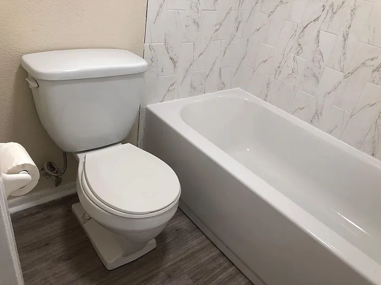 Baywatch Apartments — Photo 7