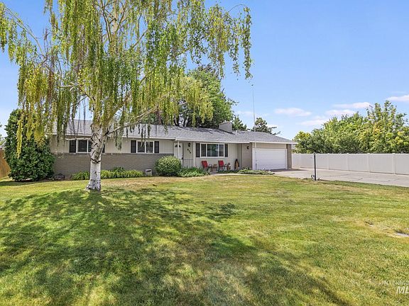2nd image of 679 Crestview Dr