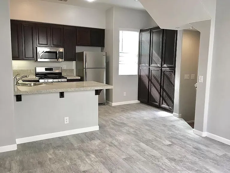 516 Almond Rd — Photo 5
