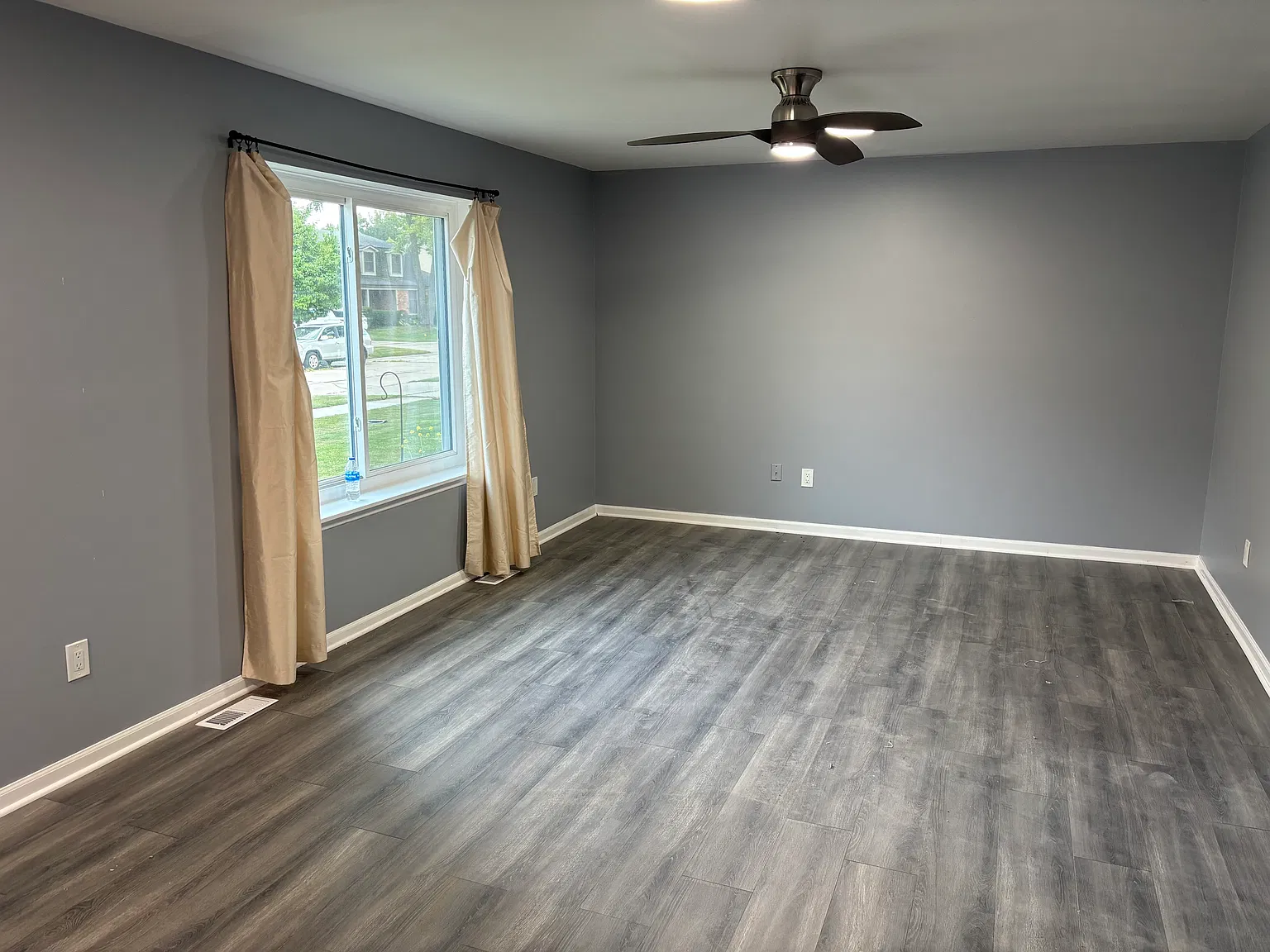 2923 Quartz Dr — Photo 3