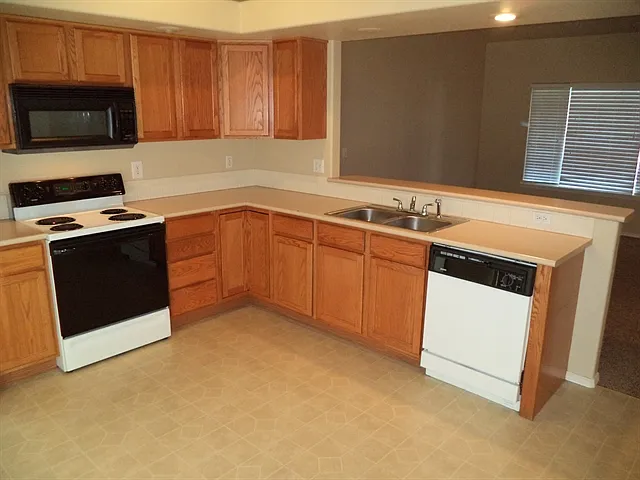 1330 N Andrew Dr — Photo 3