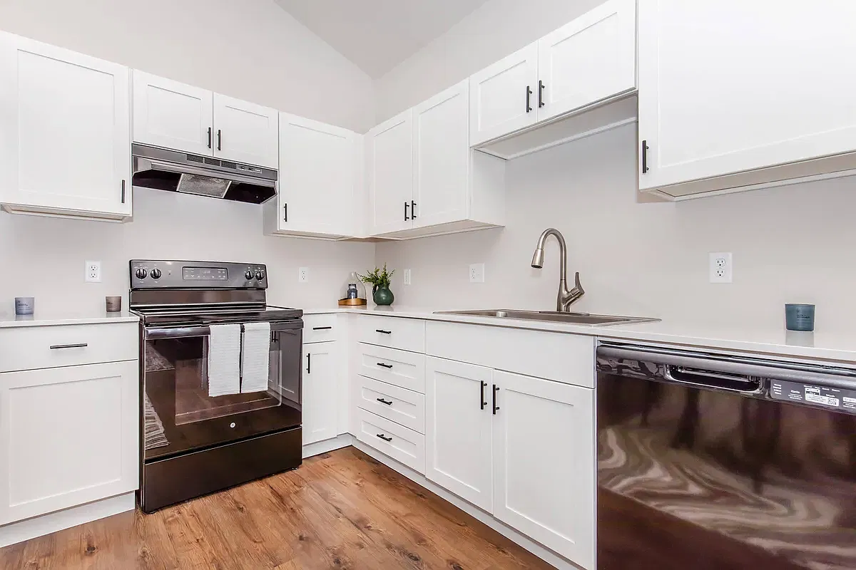 3 bed, 1200 sqft, $2,845 — Photo 3