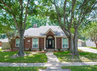 705 Eagle Lakes Dr, Friendswood, TX 77546