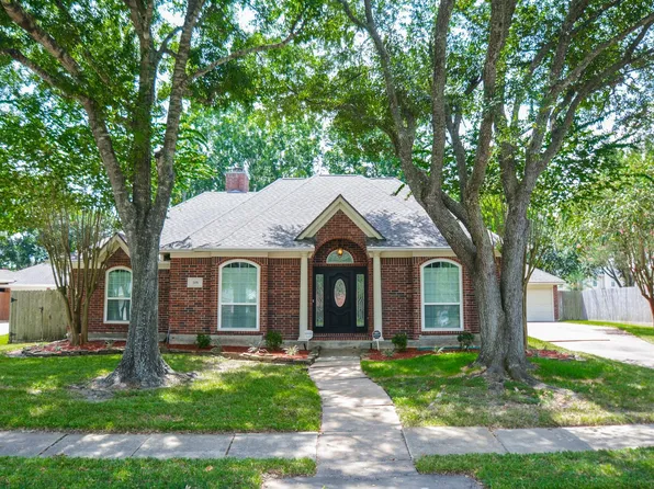 705 Eagle Lakes Dr, Friendswood, TX 77546