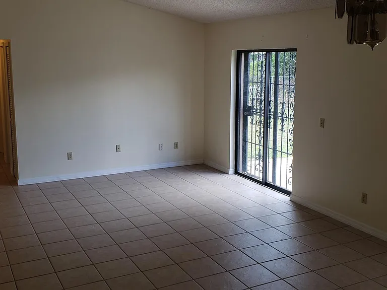 1315 SW Hebner Ave — Photo 5