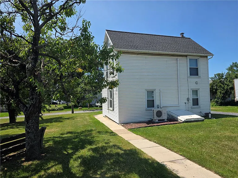 5166 Springmill Rd — Photo 2
