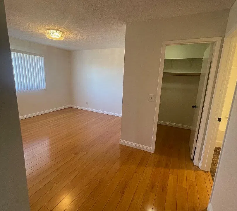 Master Bedroom with 
Full Bathroom and Walk-in Closet.