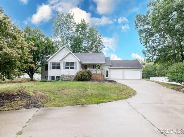 12807 Westwood Ln, Wayland, MI 49348
