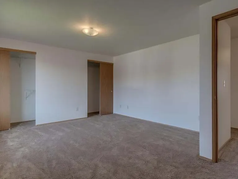 14519 SE 7th St — Photo 2