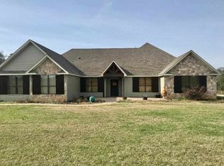 250 Deerfield Lake Cir, Longview, TX 75605