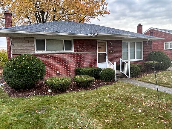 2nd image of 2431 Pinetree Dr