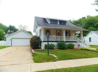 111 S 3rd Ave, Forreston, IL 61030