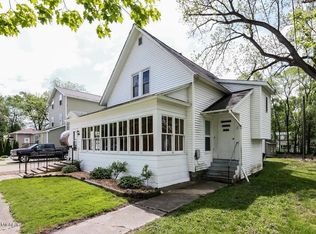 22 1/2 E Maple St, Fremont, MI 49412