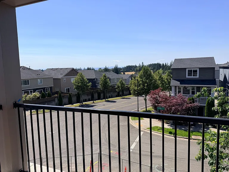Abbey Creek Square Luxury Apartments — Photo 48