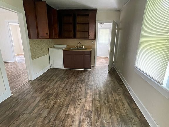 5th image of 319 Washington St