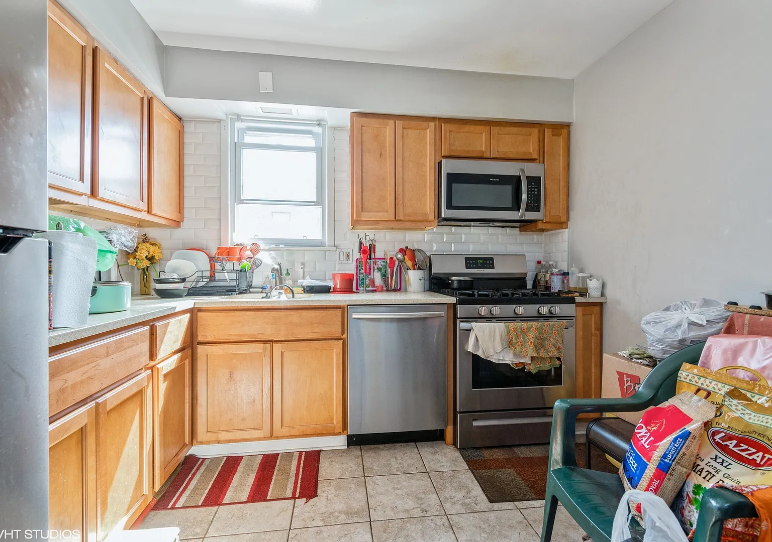 3 bed, 1200 sqft, $2,400 — Photo 3