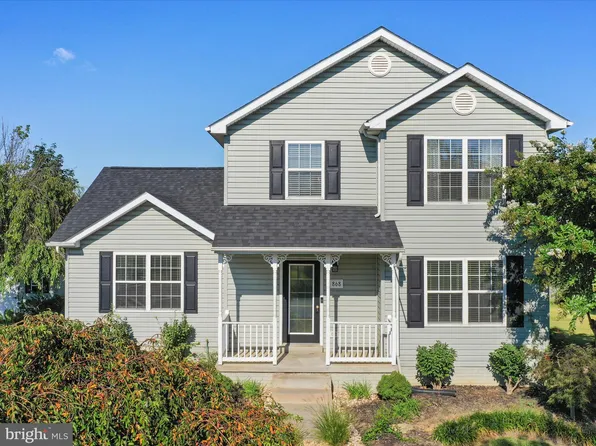 868 Oak Lee Dr, Ranson, WV 25438