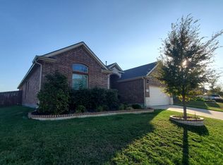 29 Stonegate Dr, Edgecliff Village, TX 76134