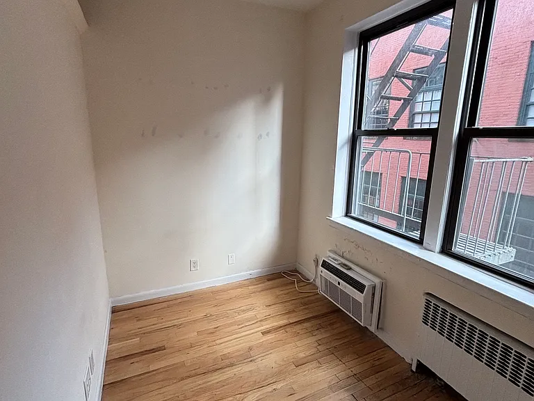 414 E 77th St #5D — Photo 2