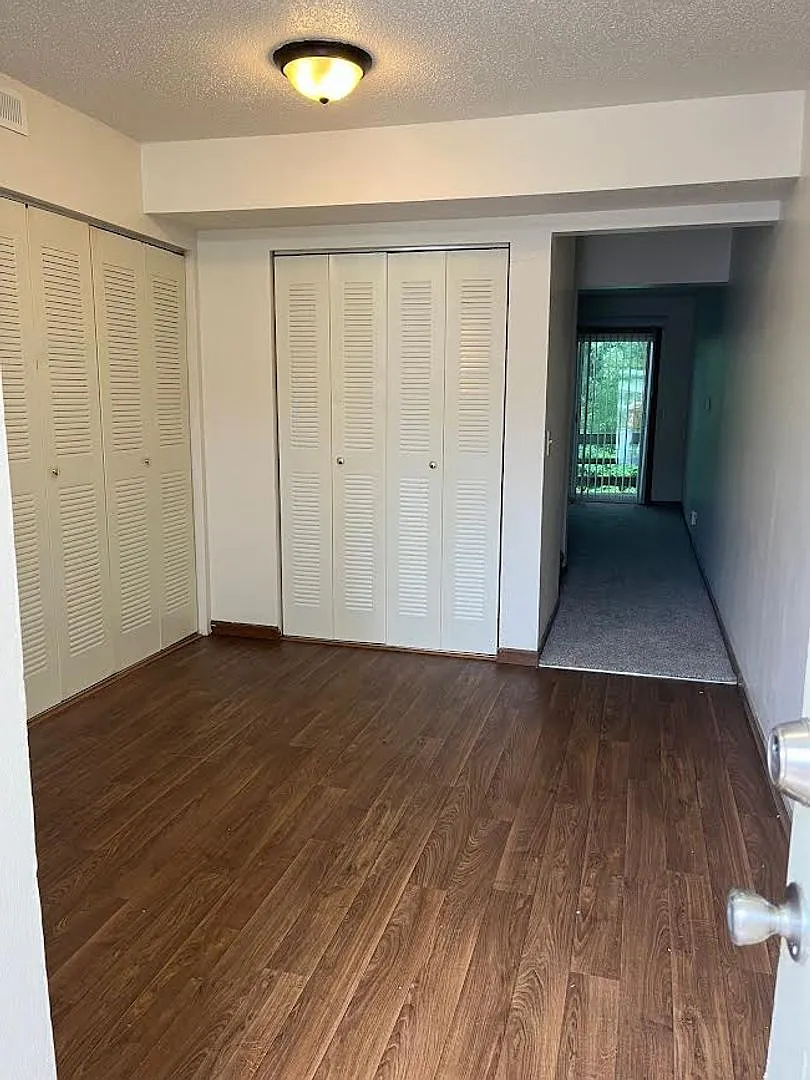 Two bedroom, 1 bathroom, patio — Photo 2