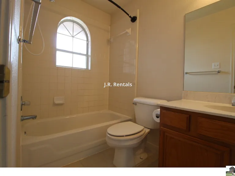 5211 James Loop — Photo 20