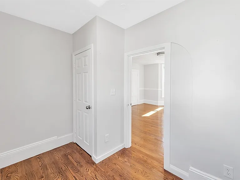 419 Poplar St #1 — Photo 4