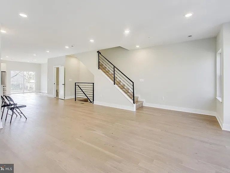5333 Hayes St NE — Photo 6