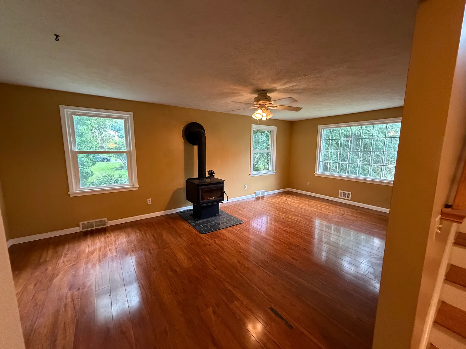 4 bed, 2.5 bath, 1878 sqft, $4,000 — Photo 4