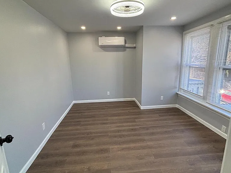 516 E Mayland St — Photo 8