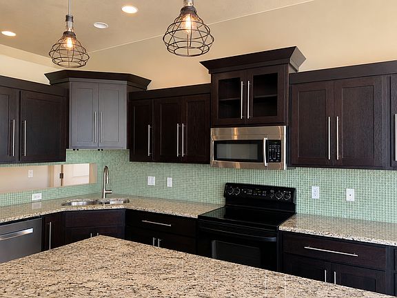 5th image of 821 Pebble Brook Ln