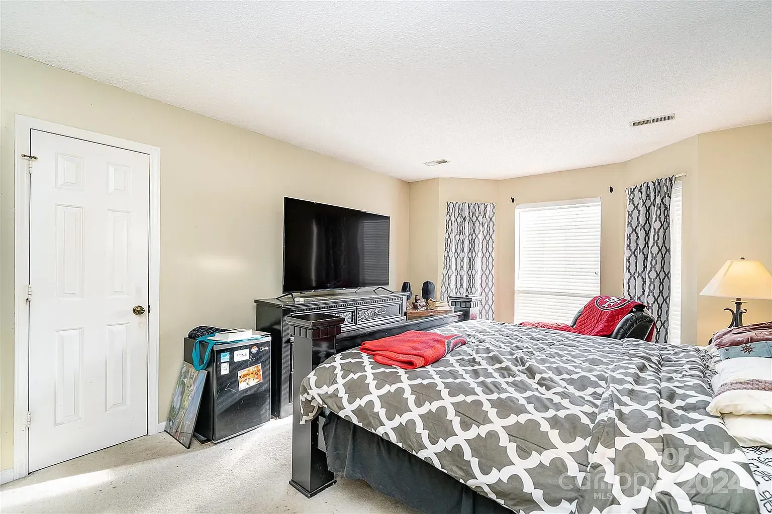3 bed, 2175 sqft, $2,475 — Photo 3