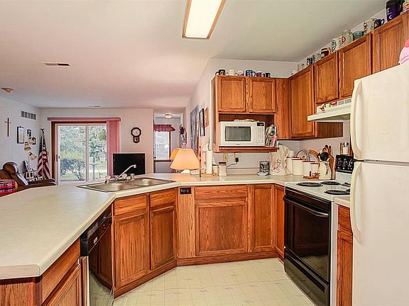 4th image of N25W24069 River Park Dr