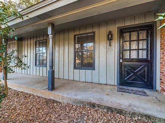 2nd image of 1013 Circle Ln