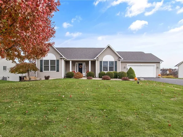 2050 Whisper Ridge Dr, Chittenango, NY 13037