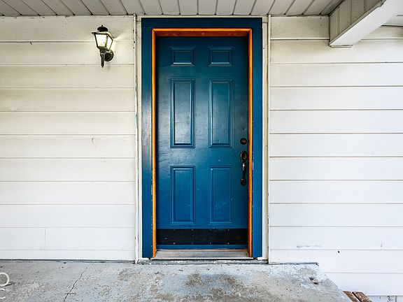 4th image of 1207 N Riley Ave