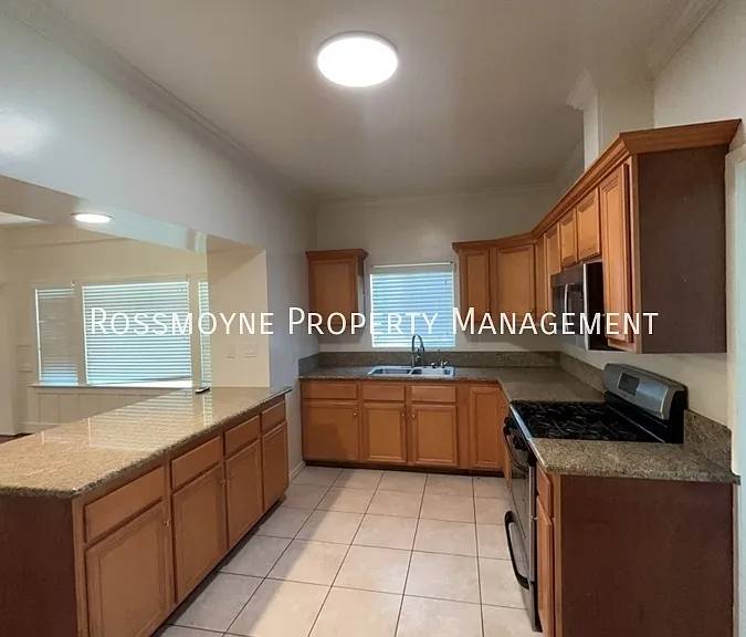 1023 Virginia Pl — Photo 7