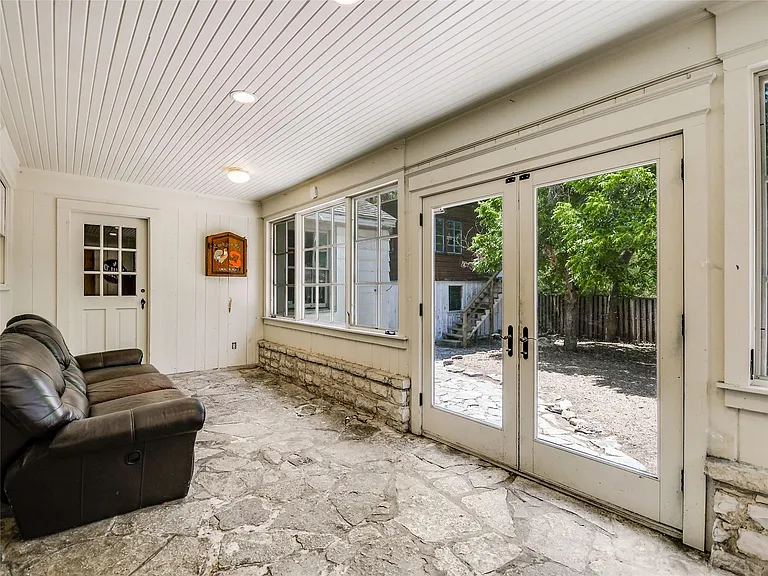 2304 Longview St — Photo 10