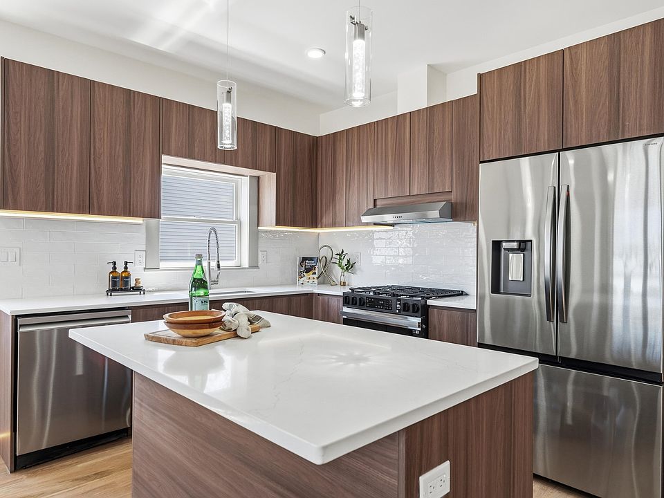 1st image of 161 Woodlawn Ave #3